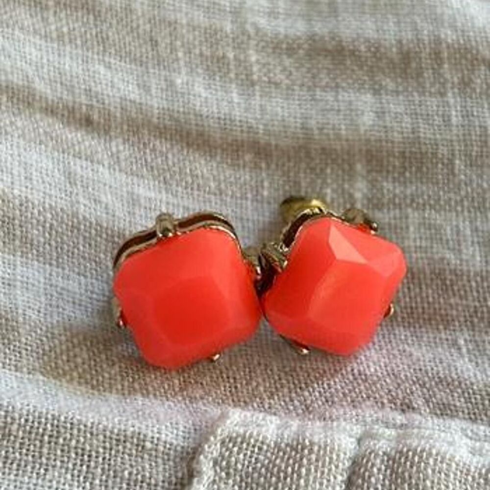 Vintage Coral Cabochon earrings in plated gold